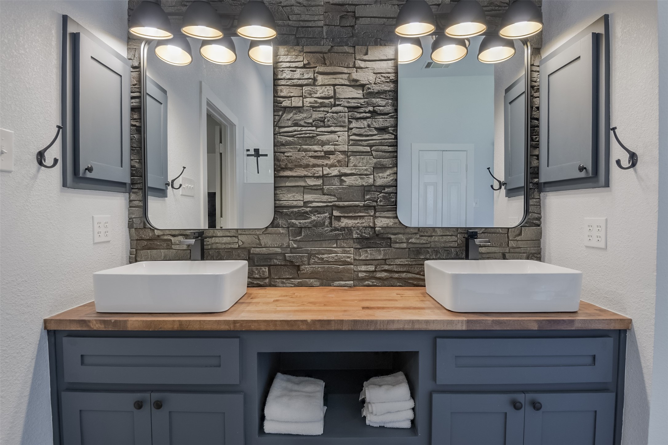 1303 Lariat Circle Oak Leaf TX 75154