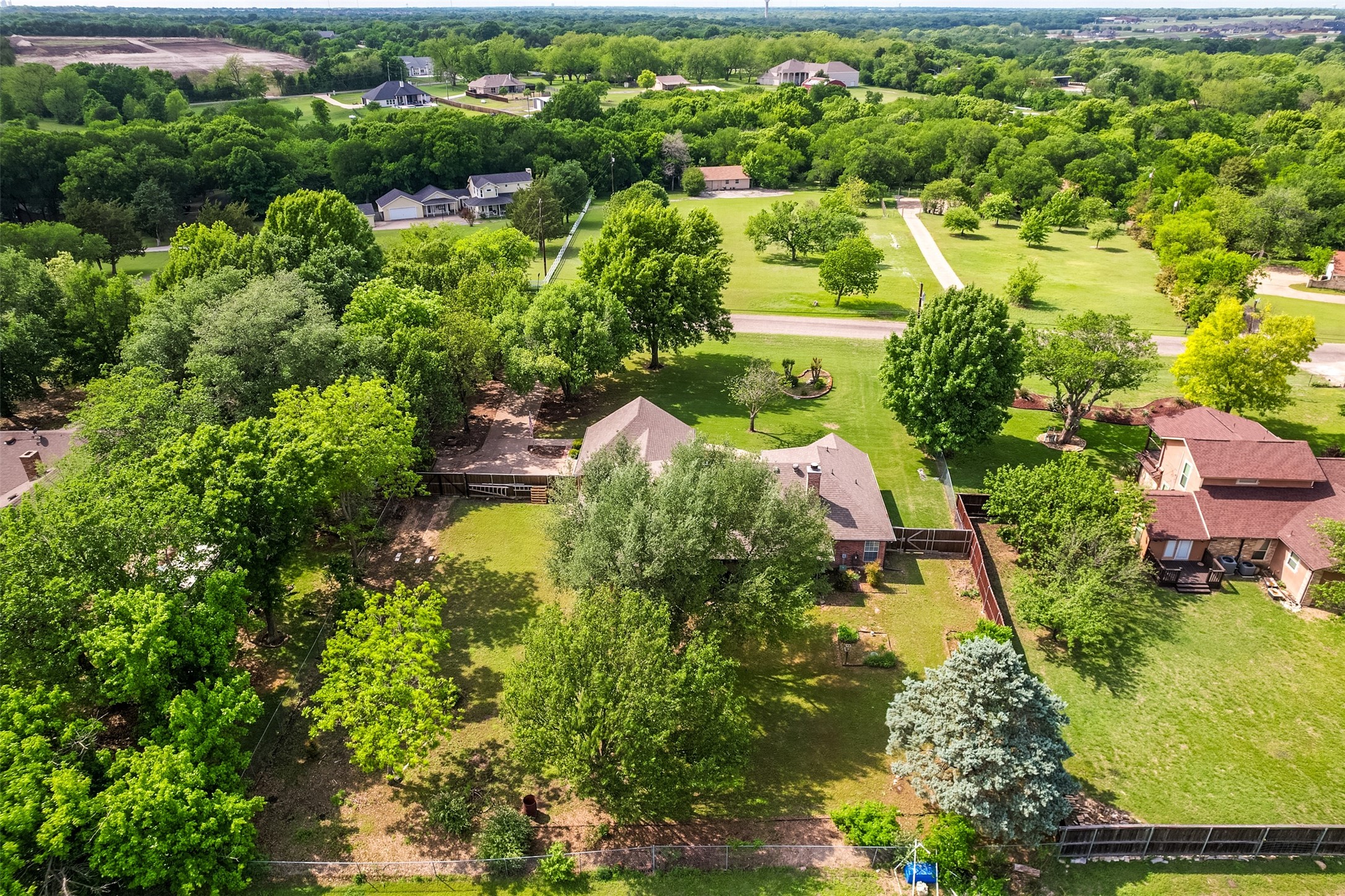 1303 Lariat Circle Oak Leaf TX 75154