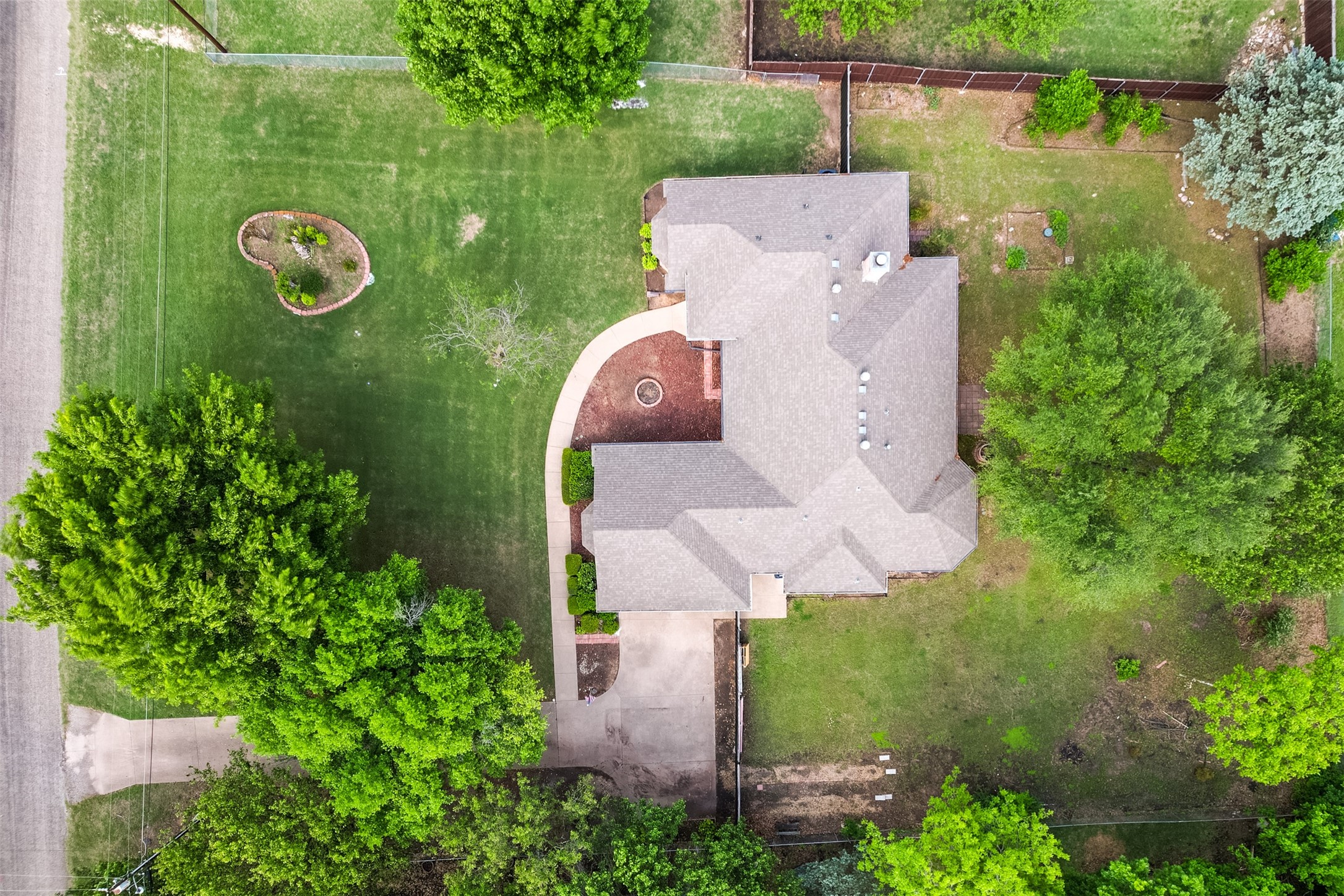 1303 Lariat Circle Oak Leaf TX 75154