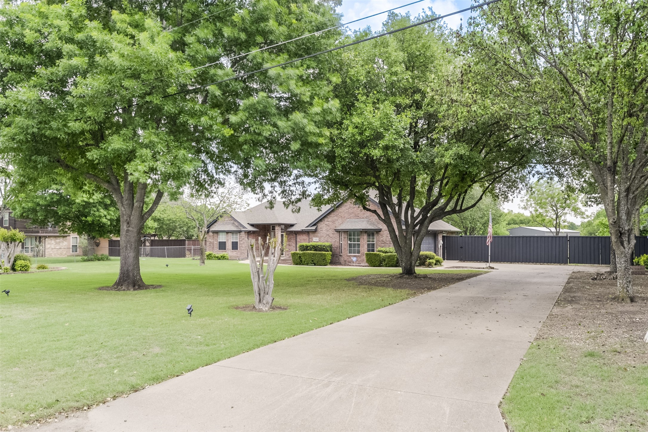 1303 Lariat Circle Oak Leaf TX 75154