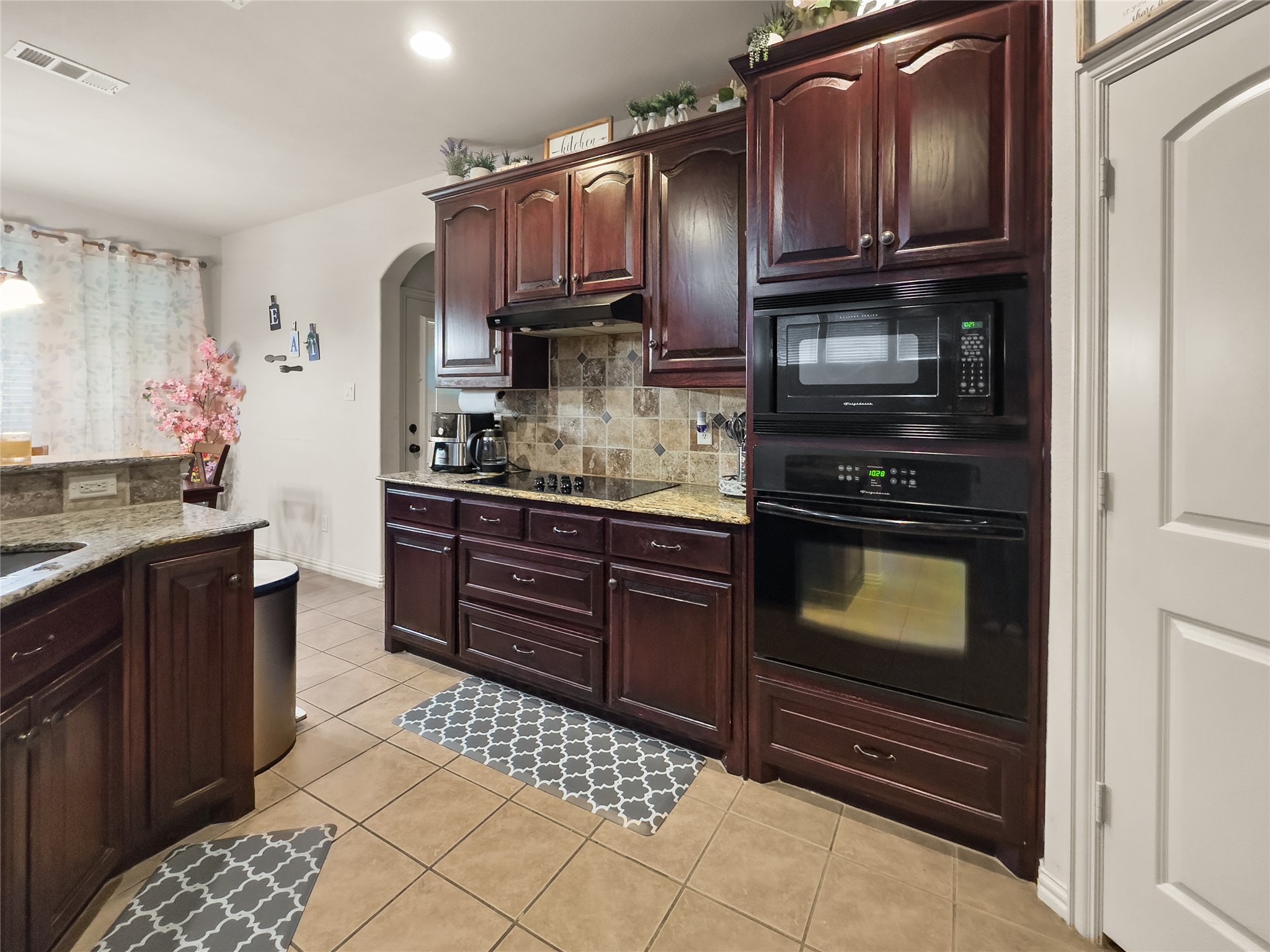5801 Mira Lago Lane Arlington TX 76017