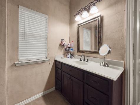5801 Mira Lago Lane Arlington TX 76017