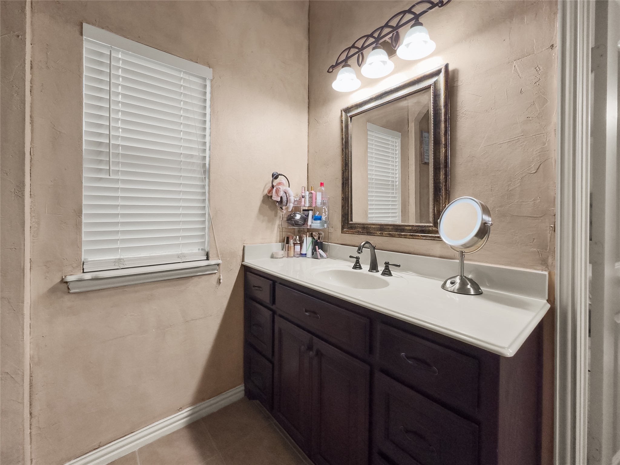 5801 Mira Lago Lane Arlington TX 76017
