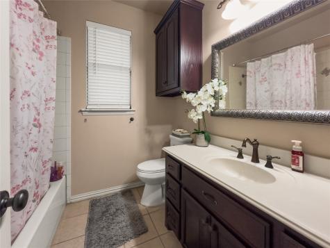 5801 Mira Lago Lane Arlington TX 76017
