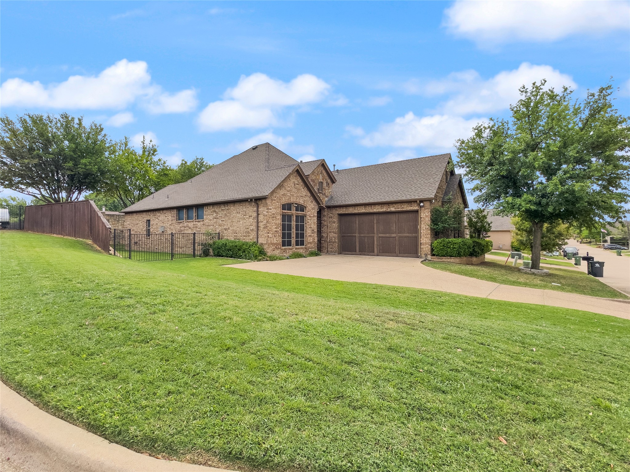 5801 Mira Lago Lane Arlington TX 76017