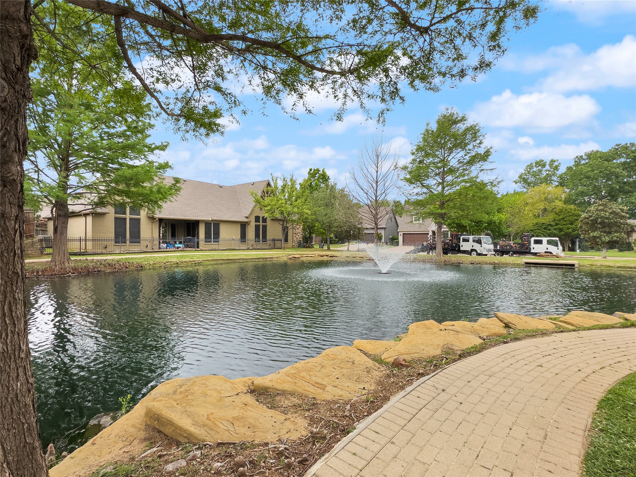 5801 Mira Lago Lane Arlington TX 76017