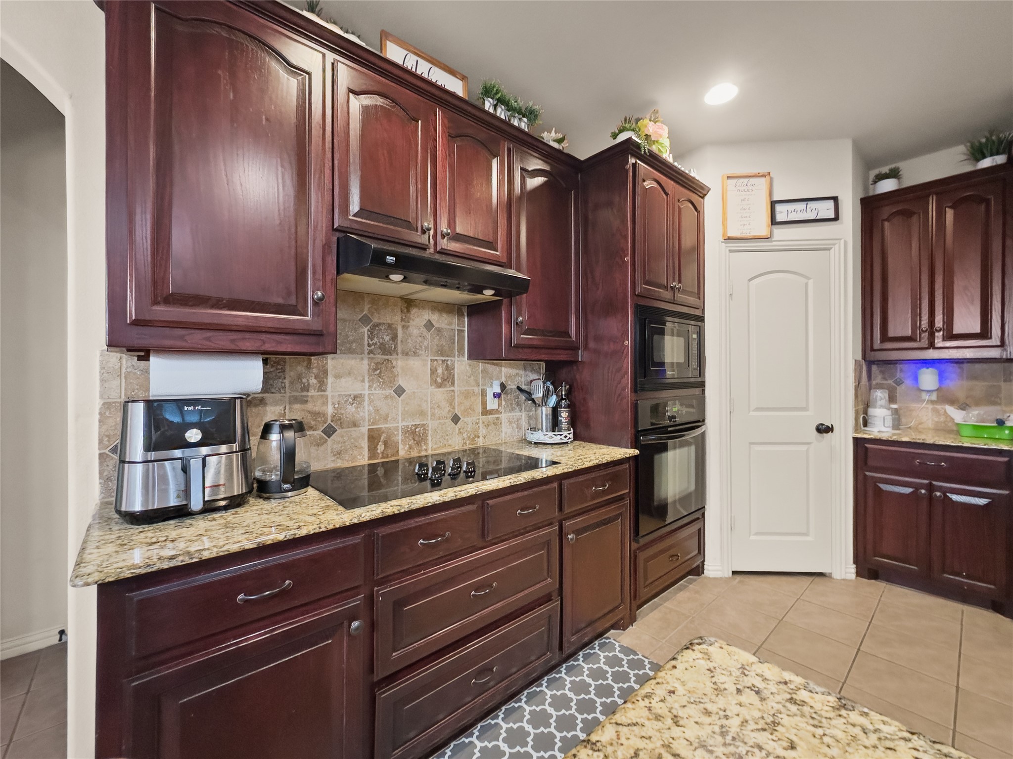 5801 Mira Lago Lane Arlington TX 76017