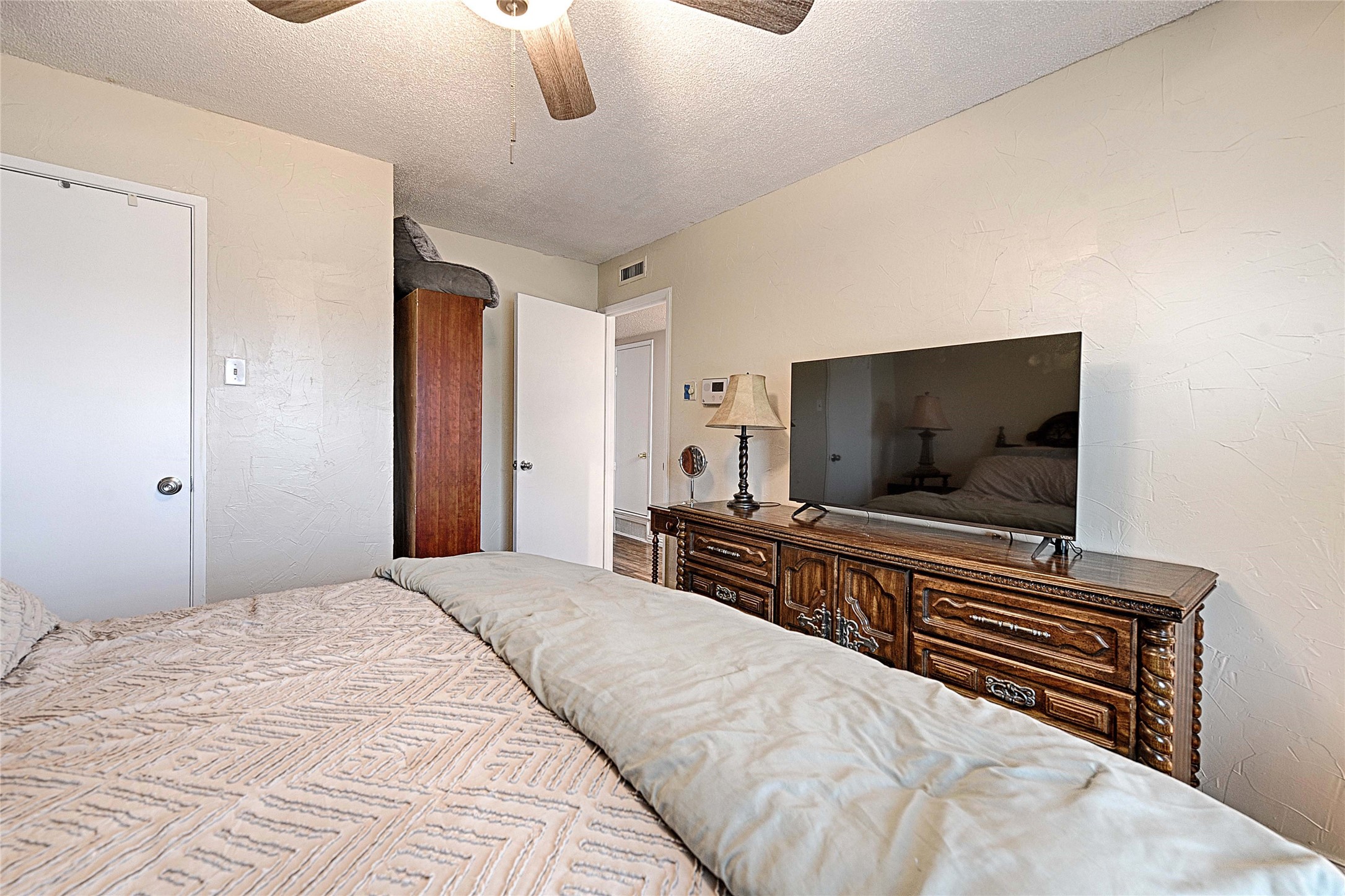 1853 Tompkins Drive Grand Prairie TX 75051