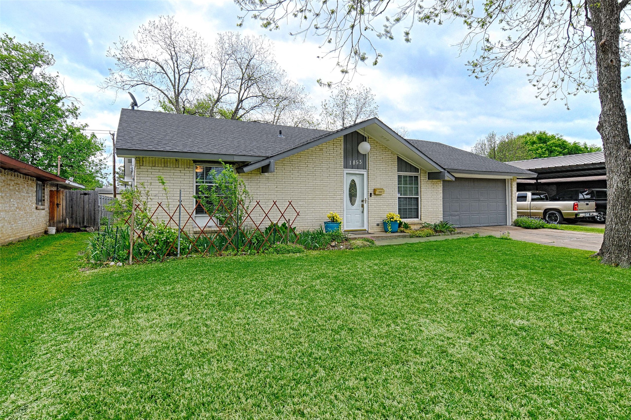1853 Tompkins Drive Grand Prairie TX 75051