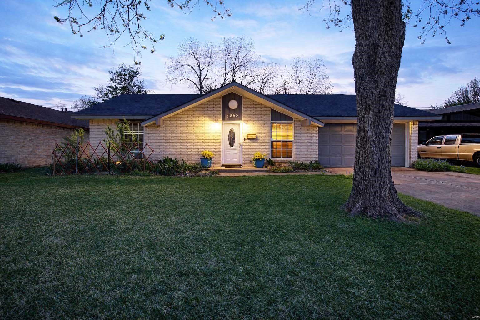 1853 Tompkins Drive Grand Prairie TX 75051