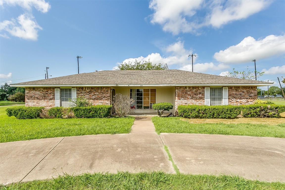 513 S Ward Street Italy TX 76651