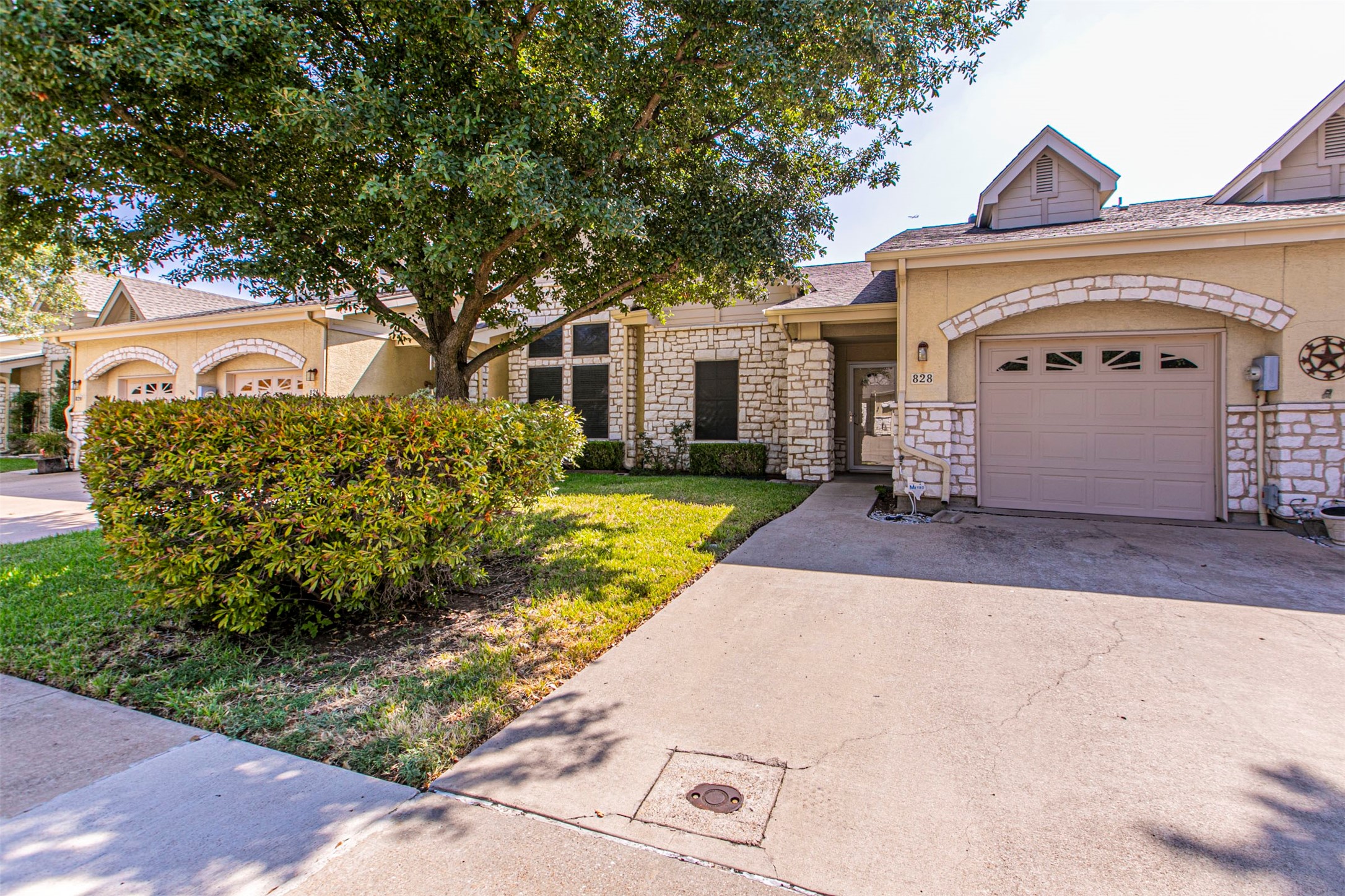 828 Beechcraft Avenue Grand Prairie TX 75051