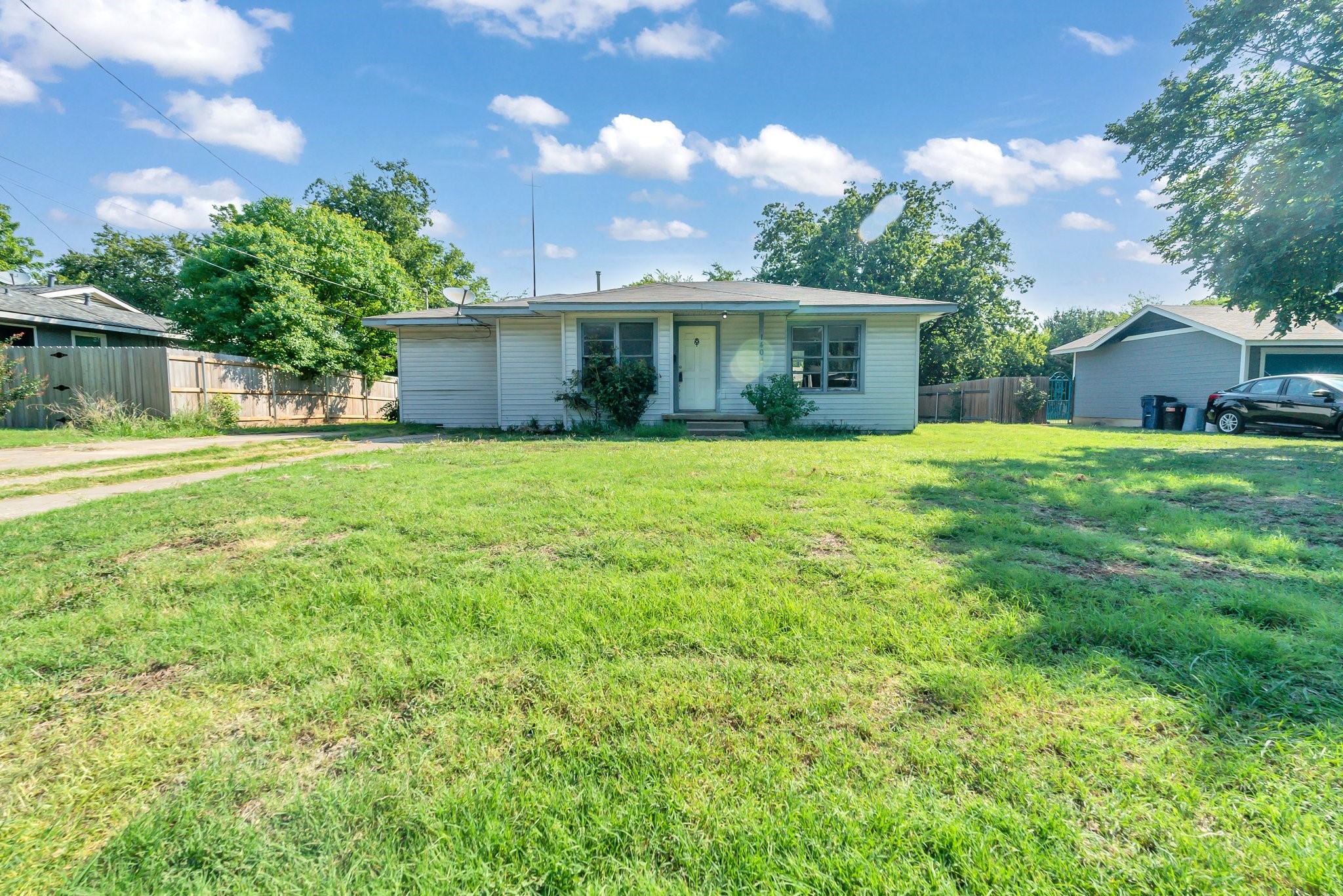 140 NW Lorna Street Burleson TX 76028