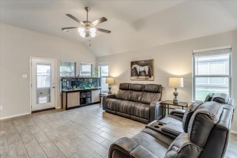 121 Rosemary Drive Azle TX 76020