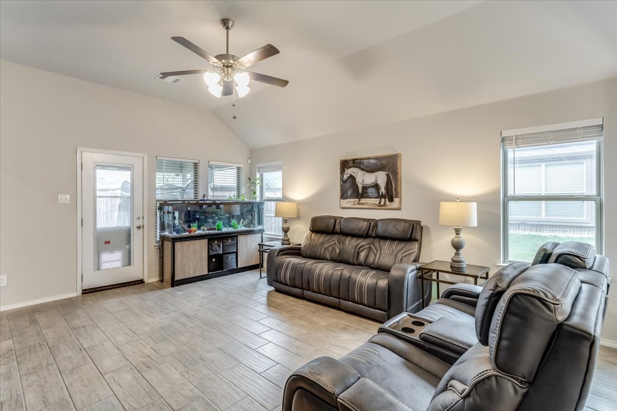 121 Rosemary Drive Azle TX 76020