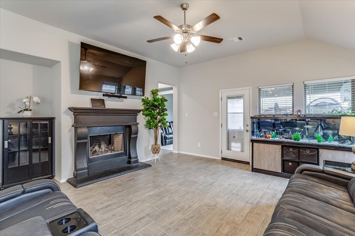 121 Rosemary Drive Azle TX 76020