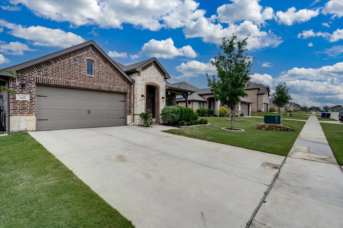 121 Rosemary Drive Azle TX 76020