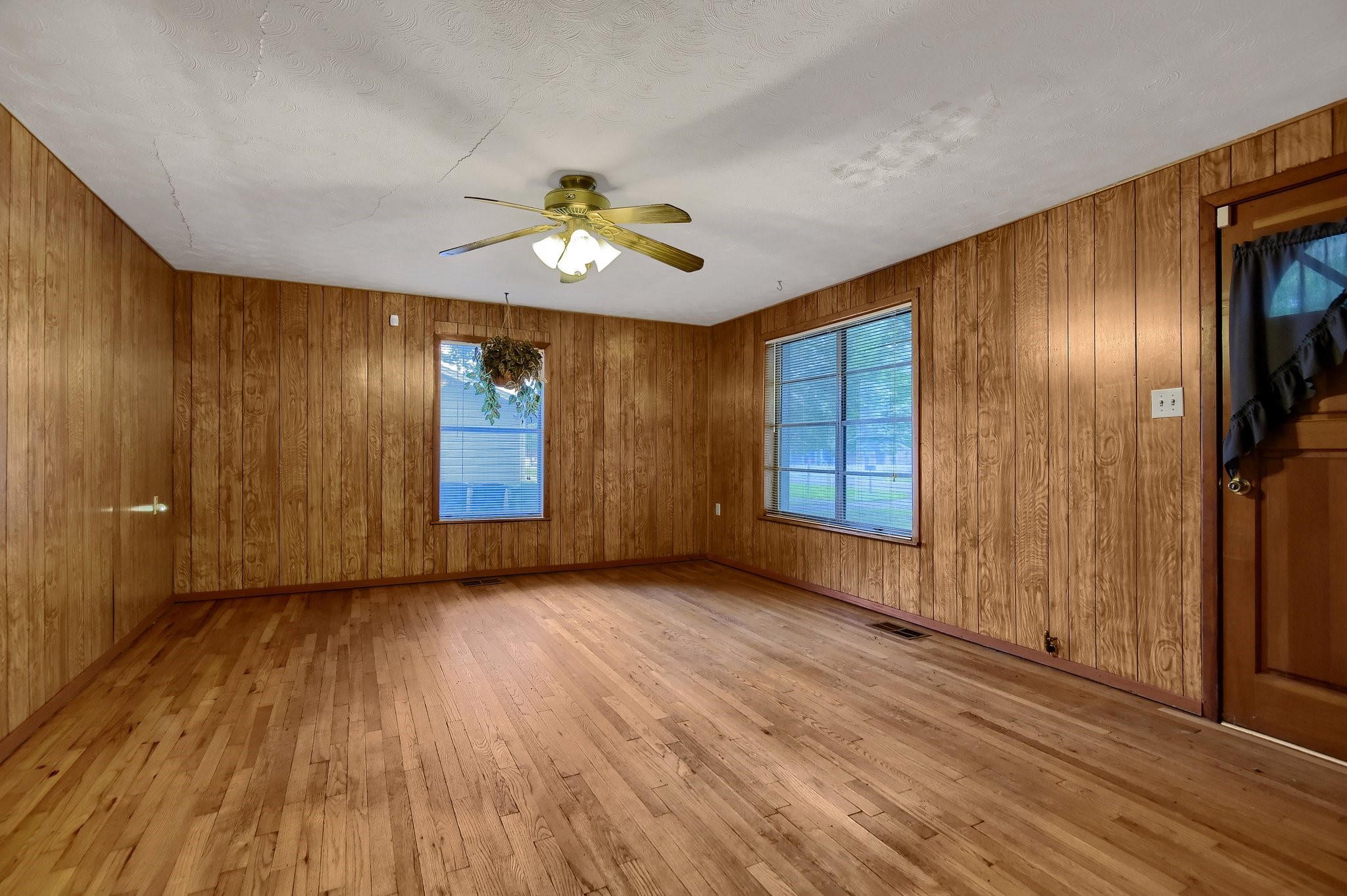 209 E Woodland Street Collinsville TX 76233