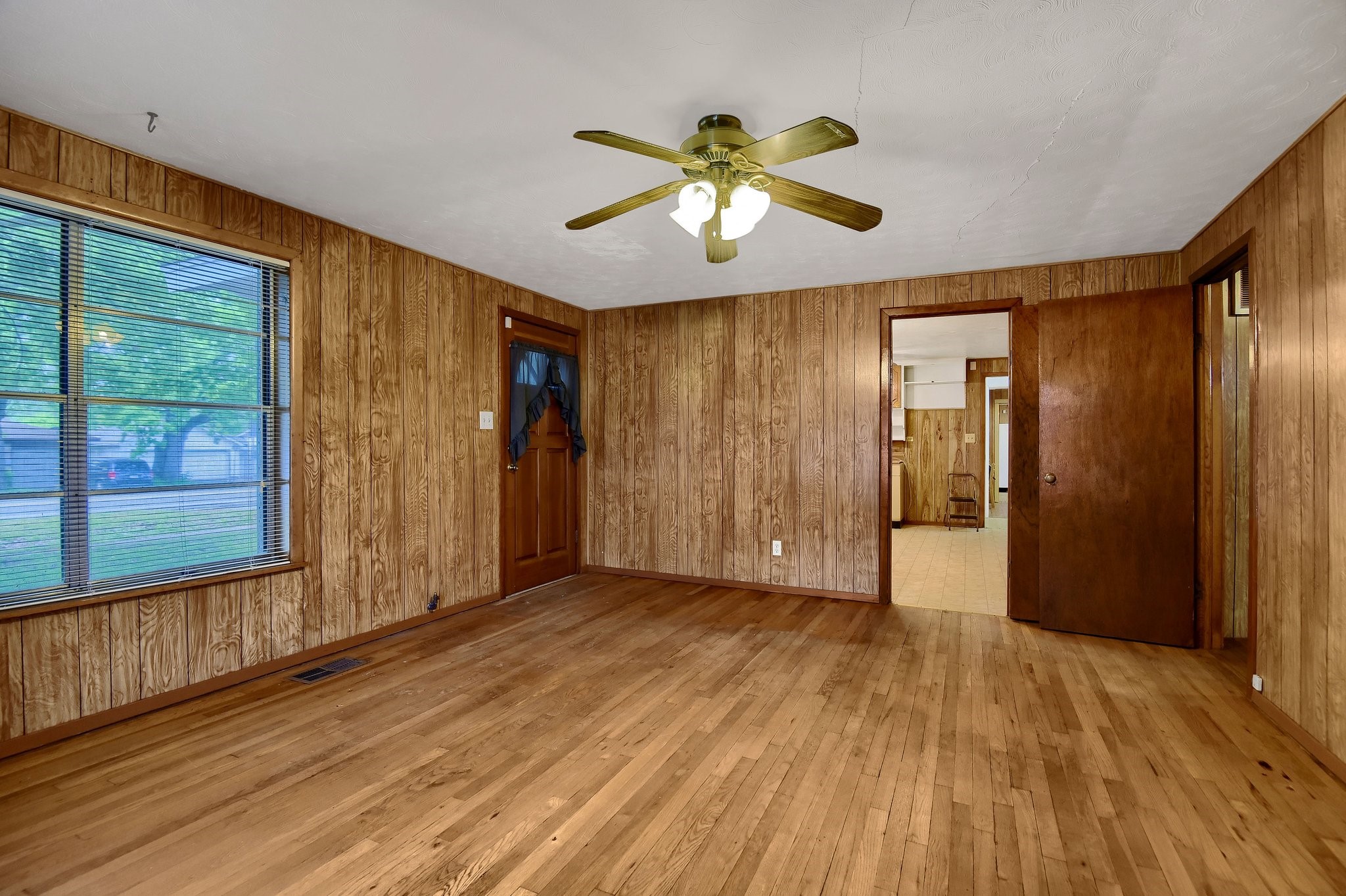 209 E Woodland Street Collinsville TX 76233