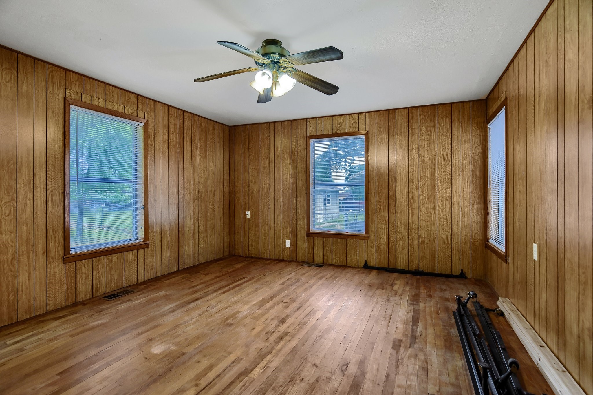 209 E Woodland Street Collinsville TX 76233