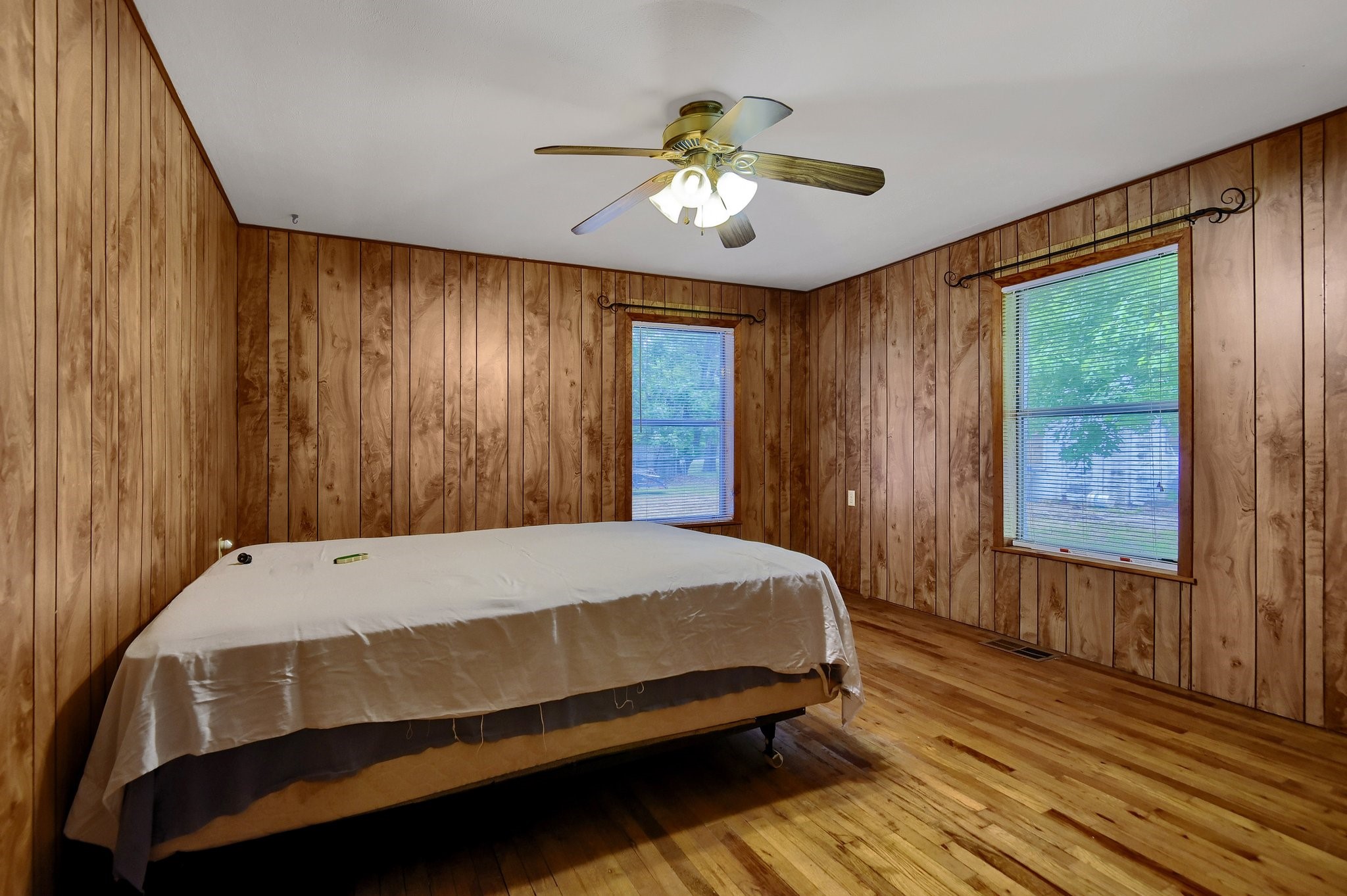 209 E Woodland Street Collinsville TX 76233