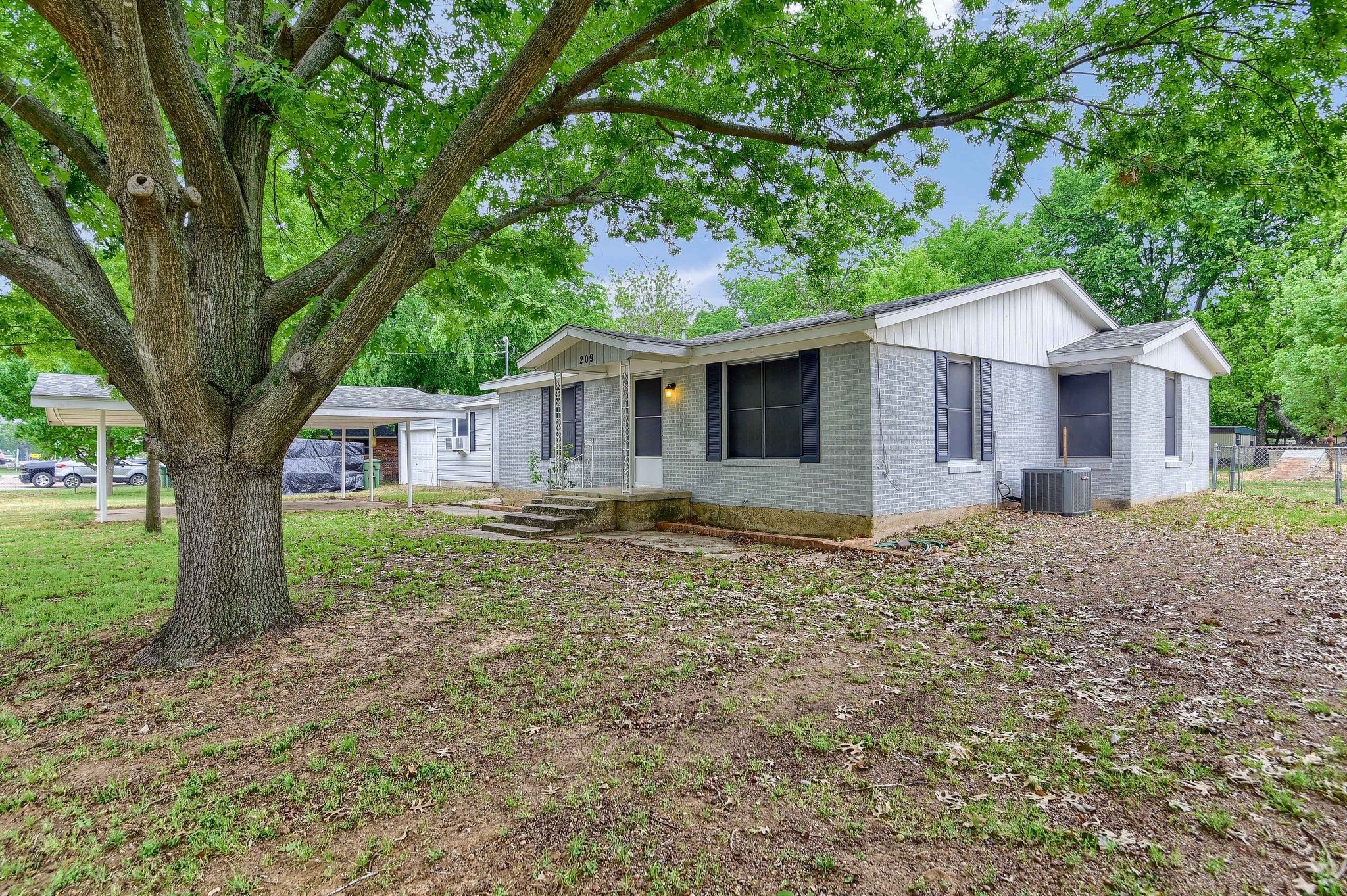 209 E Woodland Street Collinsville TX 76233