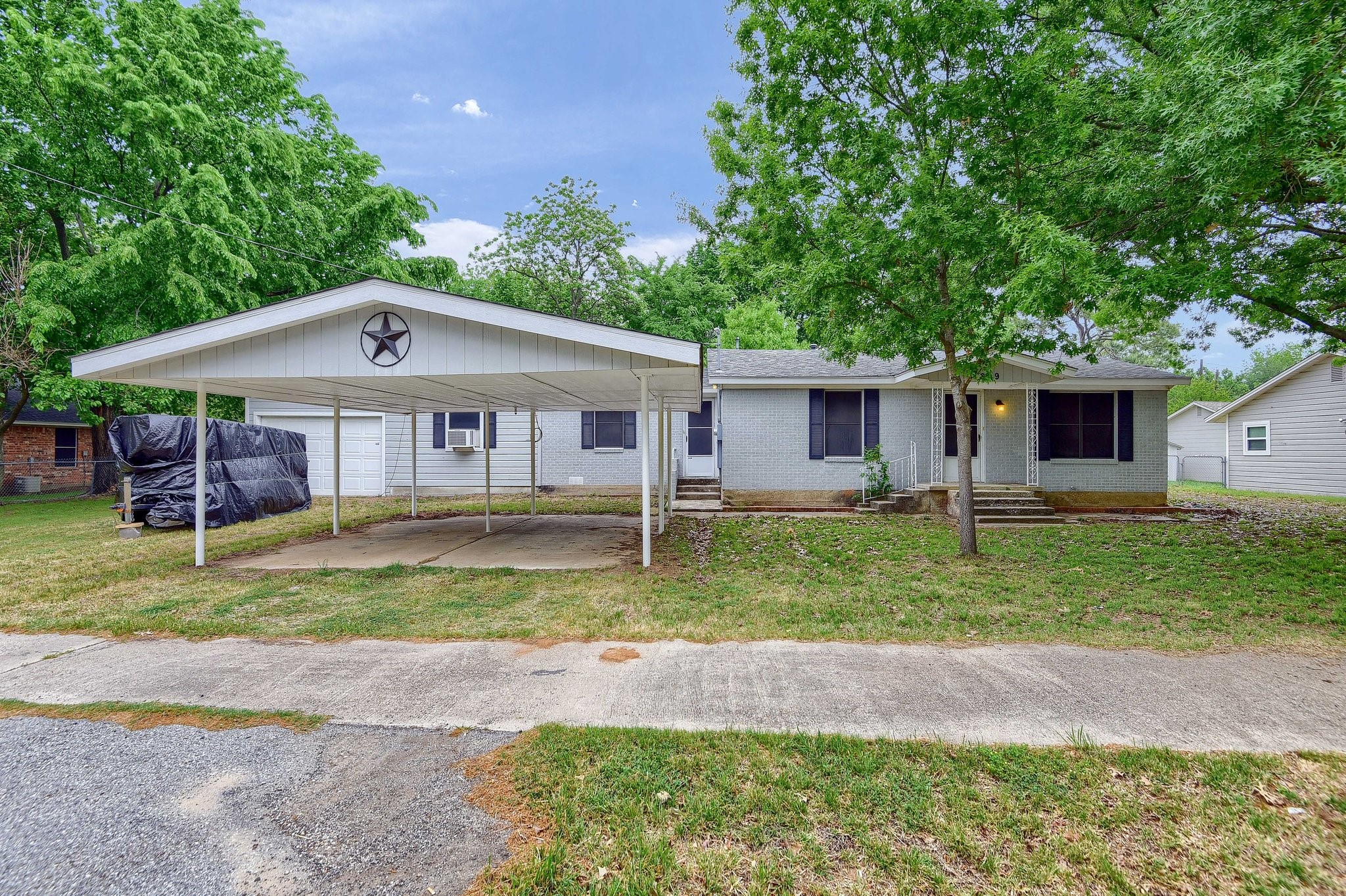 209 E Woodland Street Collinsville TX 76233