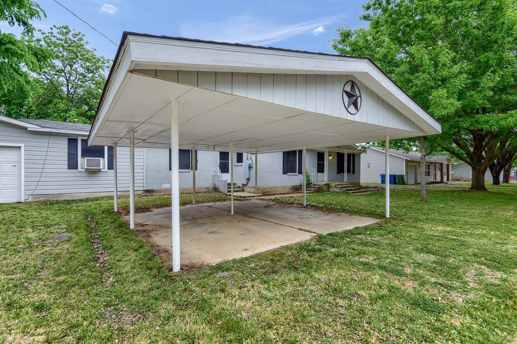 209 E Woodland Street Collinsville TX 76233