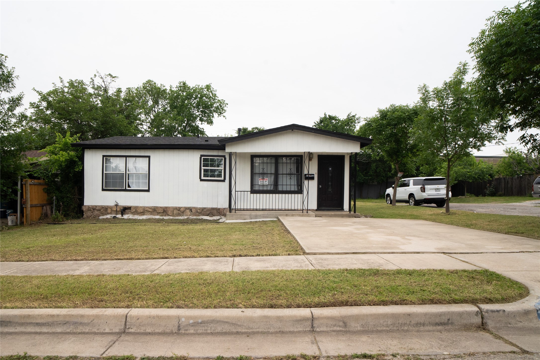 917 W Felix Street Fort Worth TX 76115