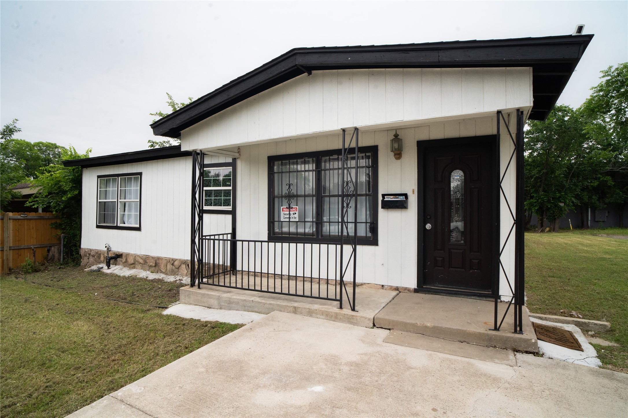 917 W Felix Street Fort Worth TX 76115