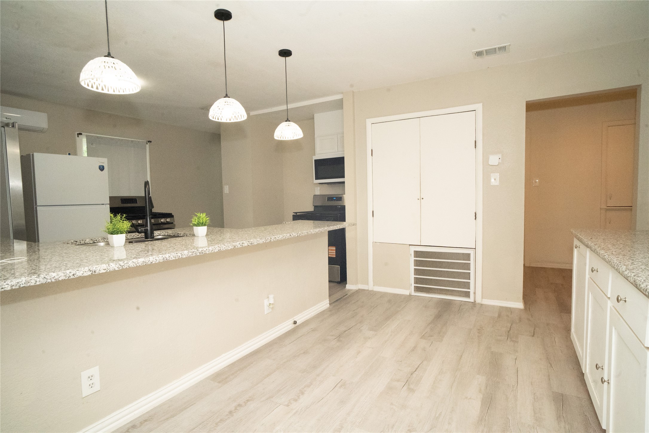 917 W Felix Street Fort Worth TX 76115