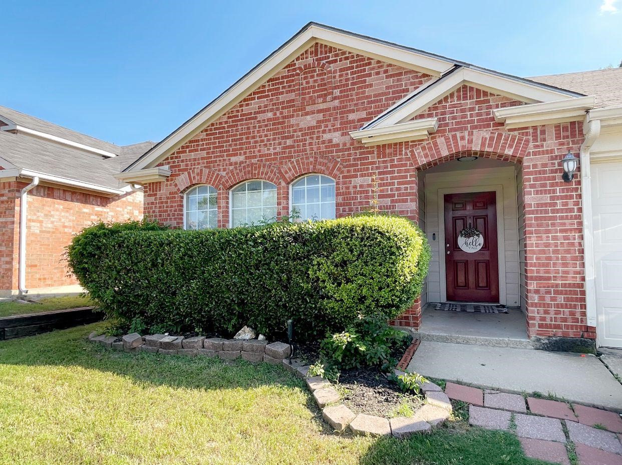 829 Stafford Station Drive Saginaw TX 76131