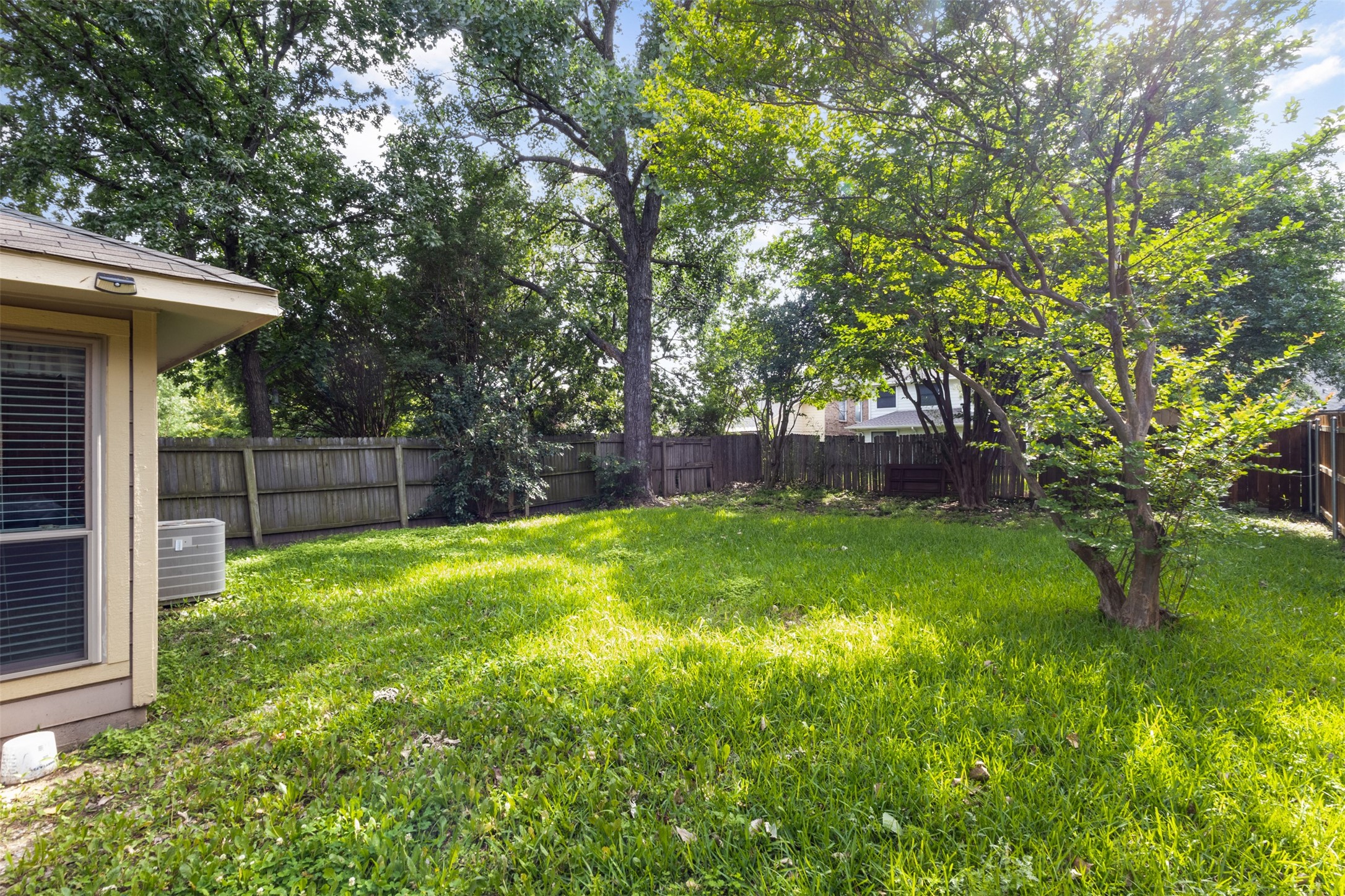 704 Meadowcreek Court Garland TX 75043