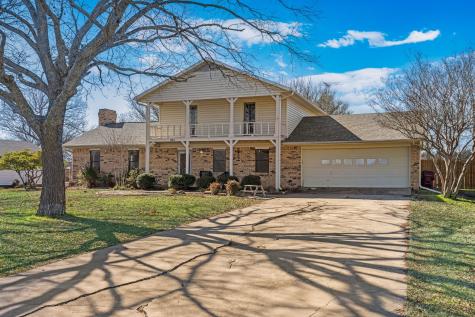 221 N Westlake Drive Leonard TX 75452