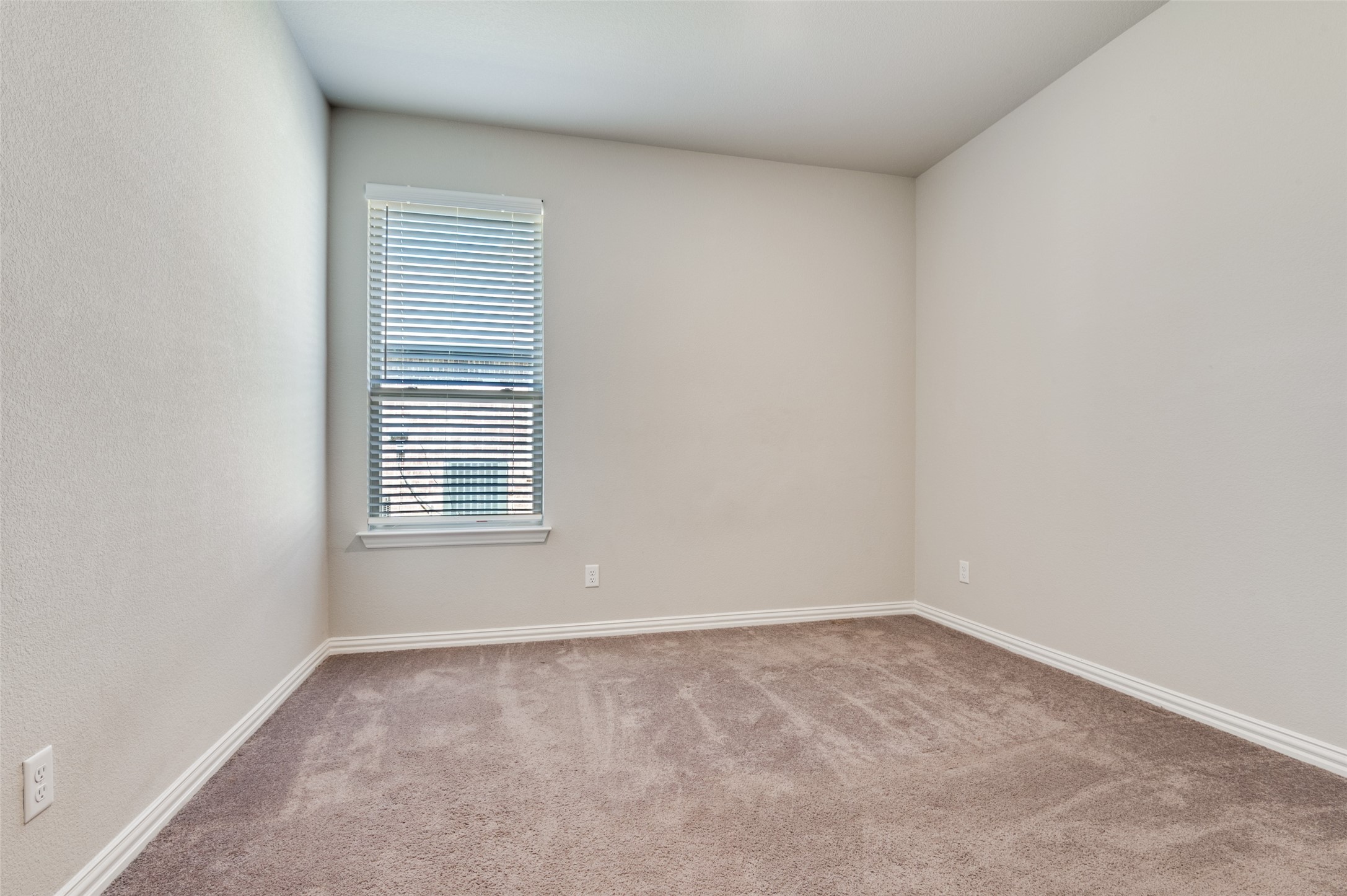 807 Woodcrest Drive Ennis TX 75119
