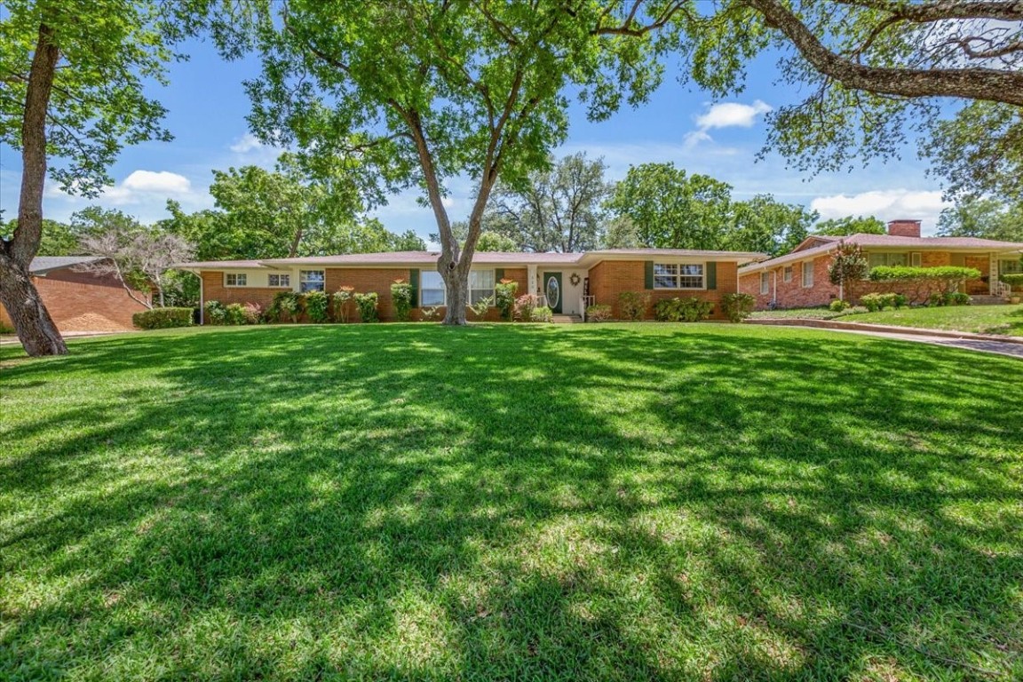 320 Carr Street Hillsboro TX 76645