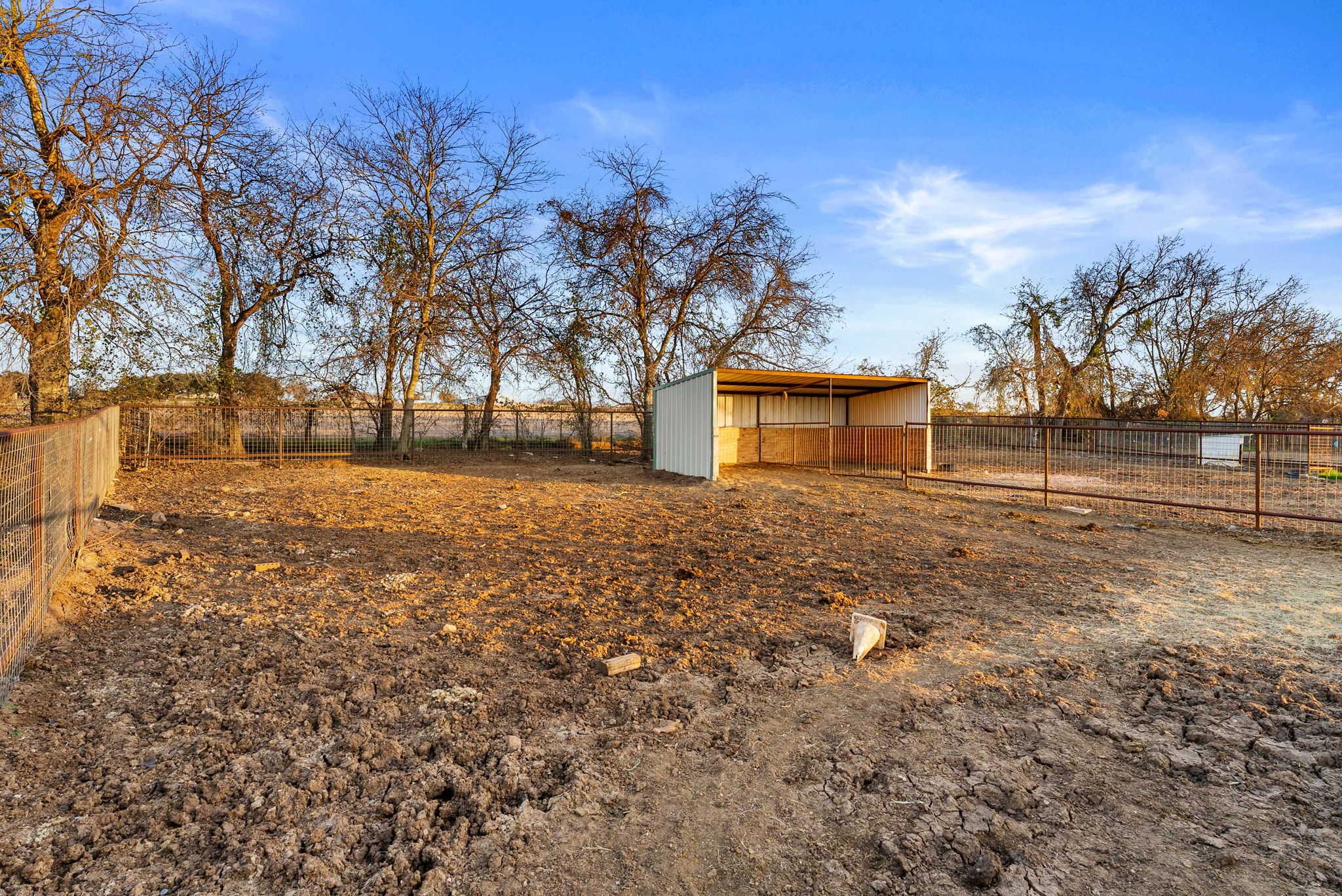 2700 Auction Barn Belton TX 76513
