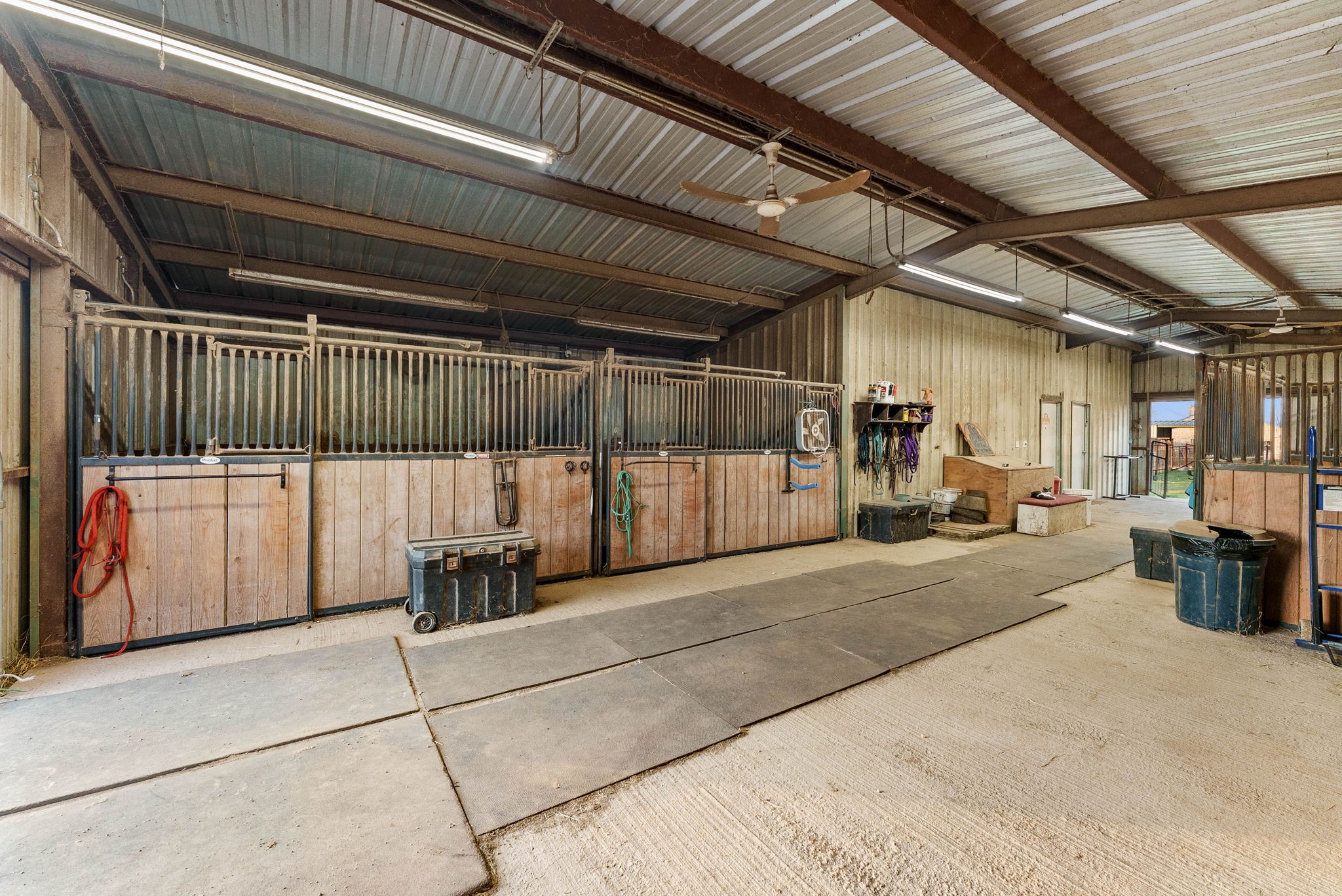2700 Auction Barn Belton TX 76513