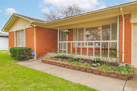 1206 Usher Street Benbrook TX 76126