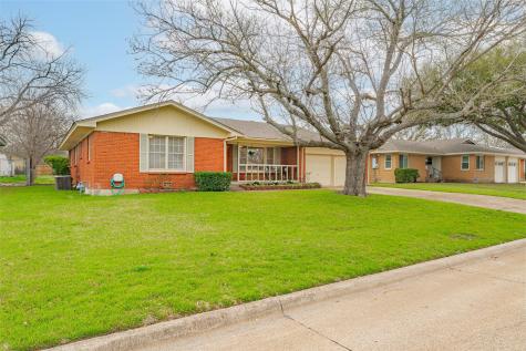 1206 Usher Street Benbrook TX 76126