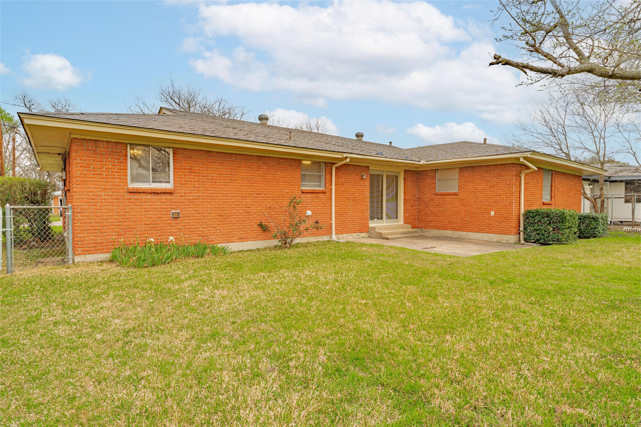 1206 Usher Street Benbrook TX 76126