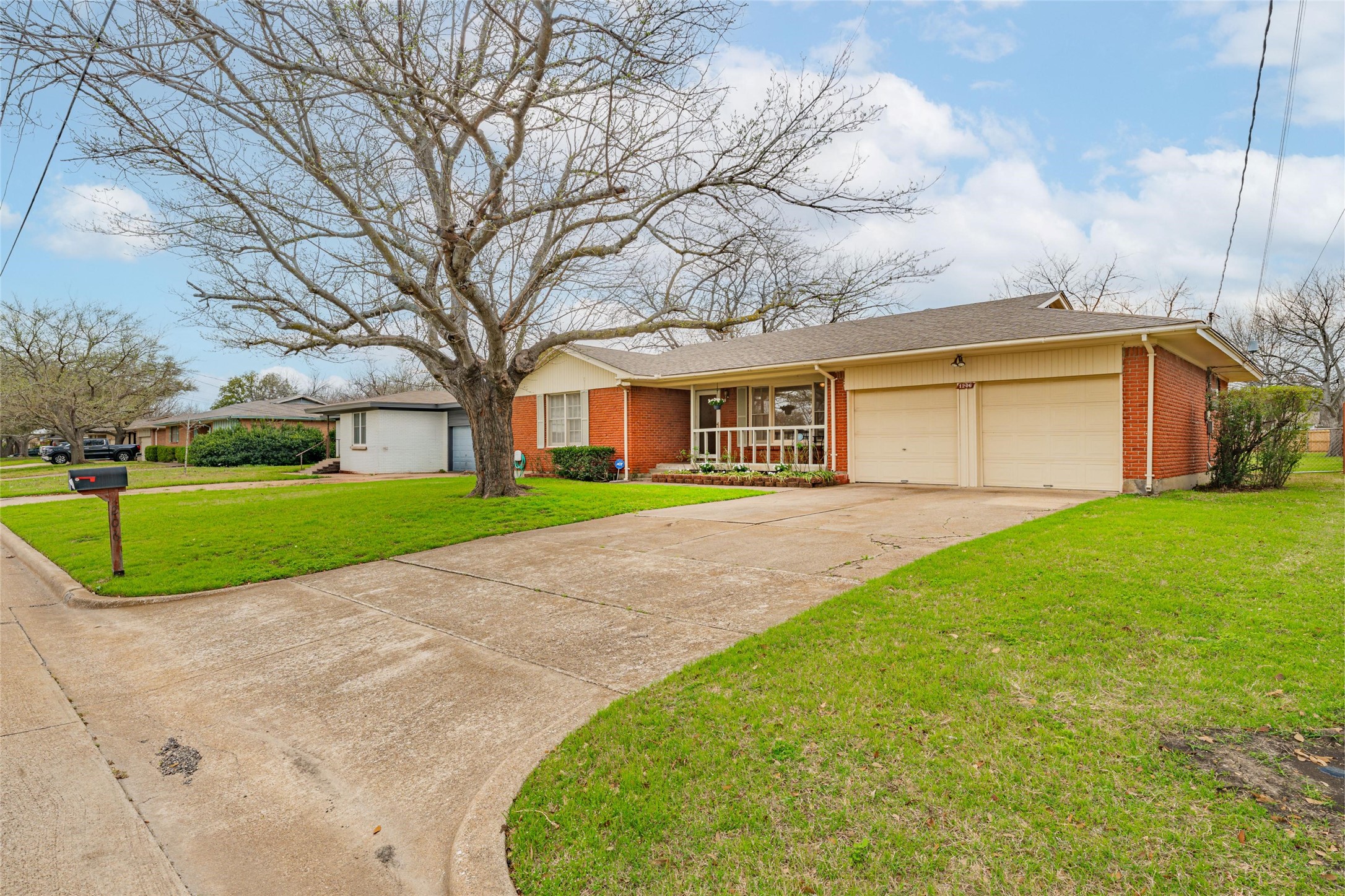 1206 Usher Street Benbrook TX 76126