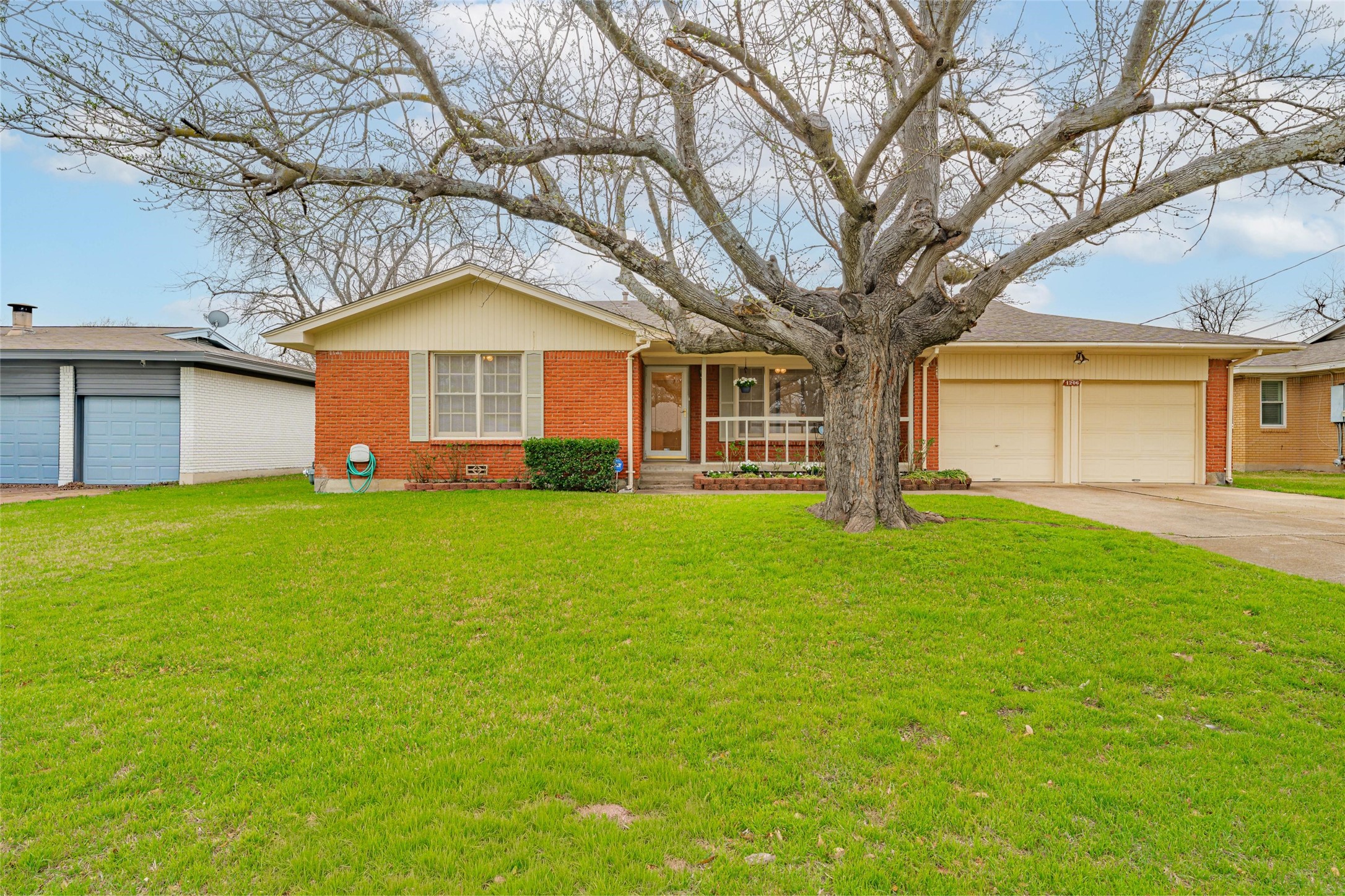 1206 Usher Street Benbrook TX 76126