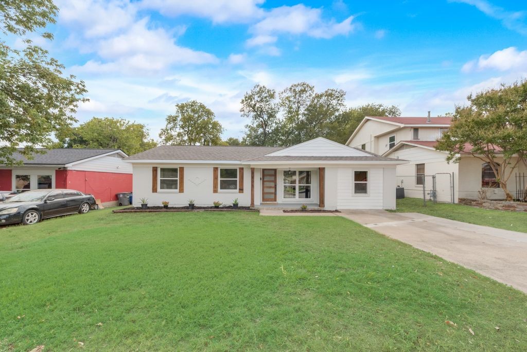 8905 Boundbrook Avenue Dallas TX 75243