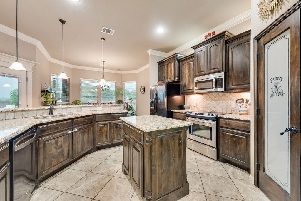 243 Miramar Circle Weatherford TX 76085