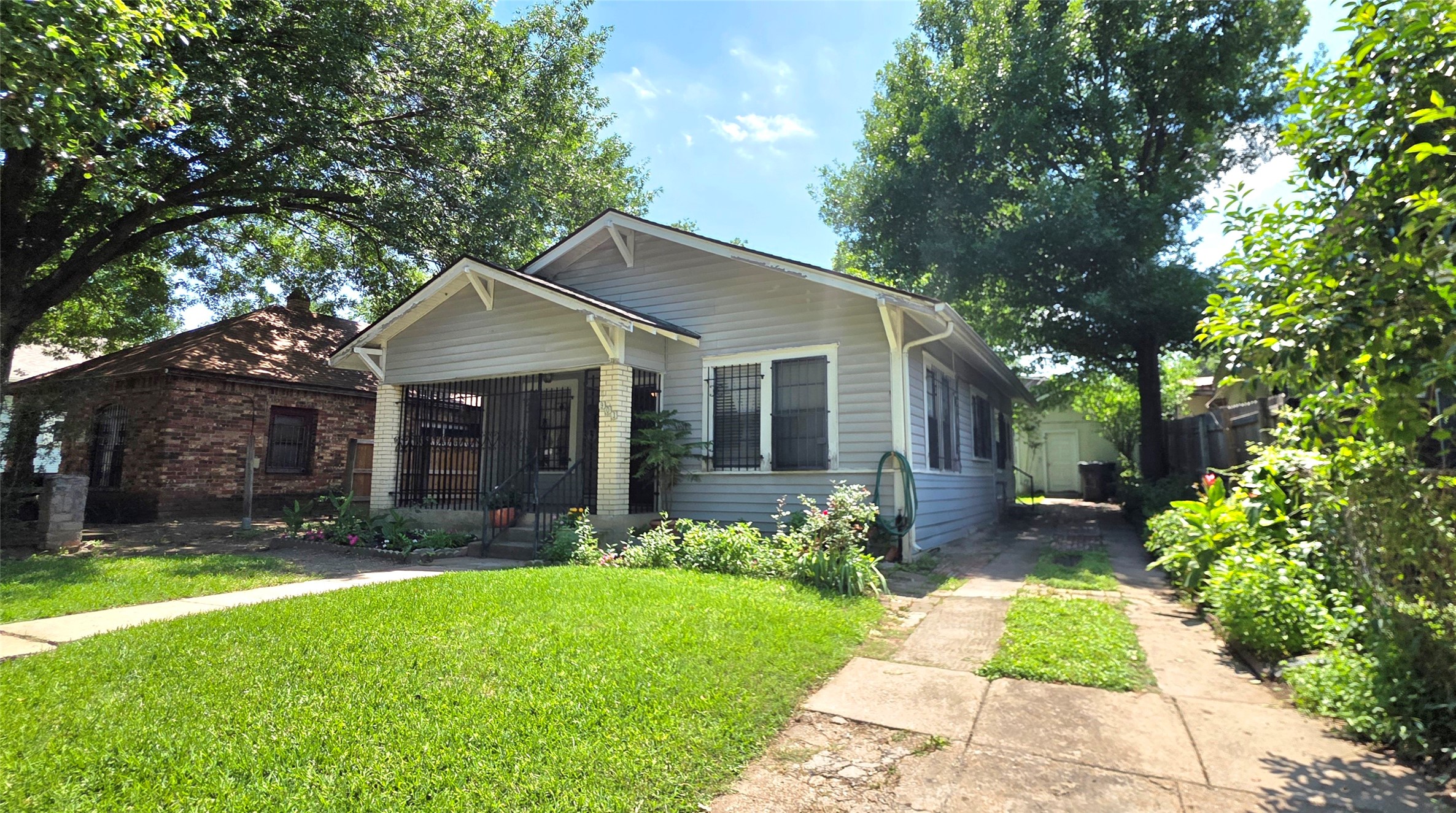 903 Cameron Avenue Dallas TX 75223