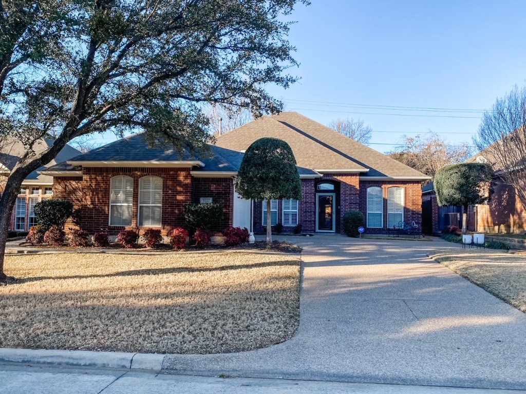 5111 National Court Arlington TX 76017