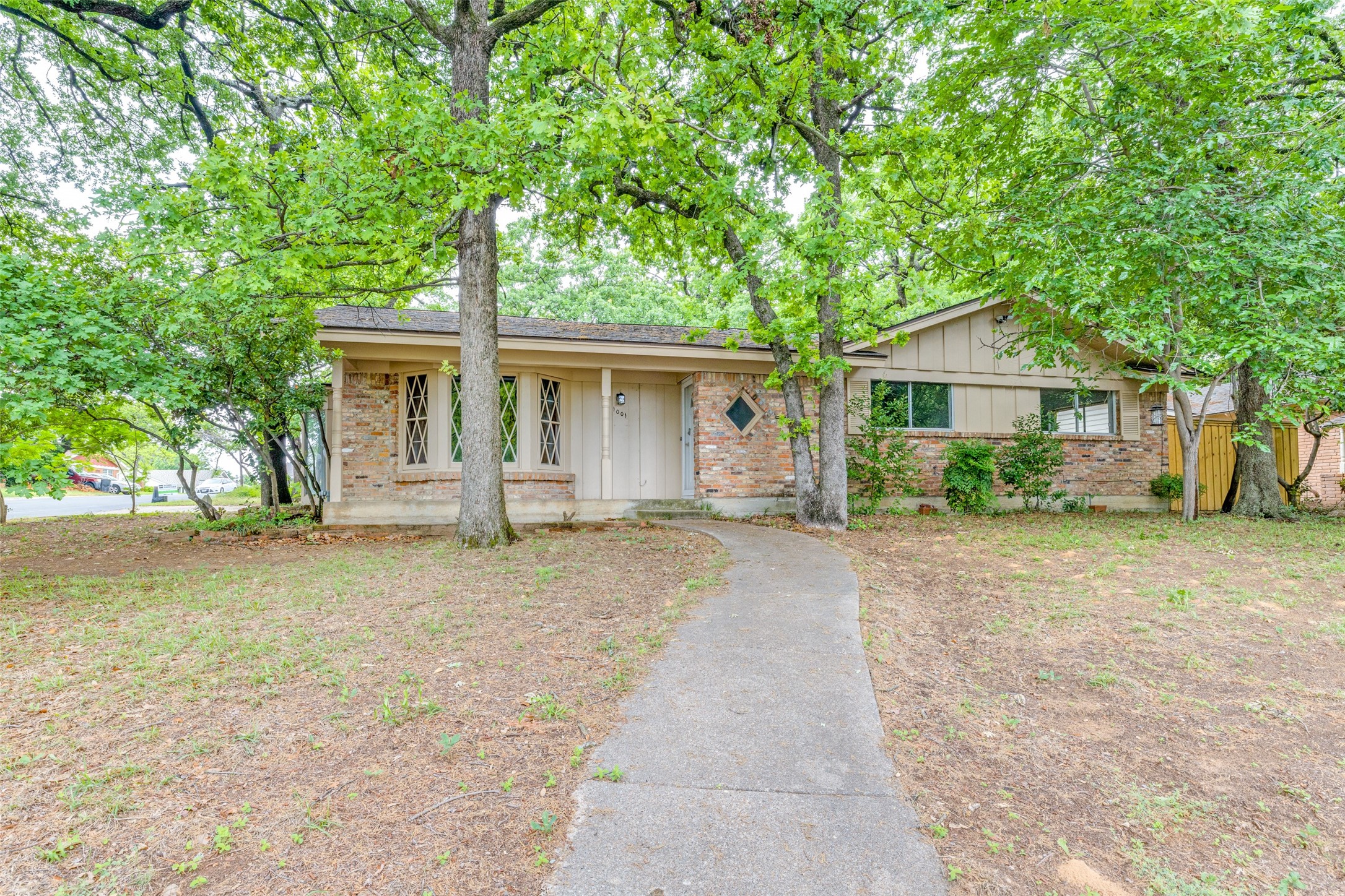 1001 Trailwood Drive Hurst TX 76053