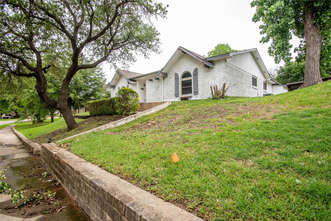 1830 Woodbury Carrollton TX 75007