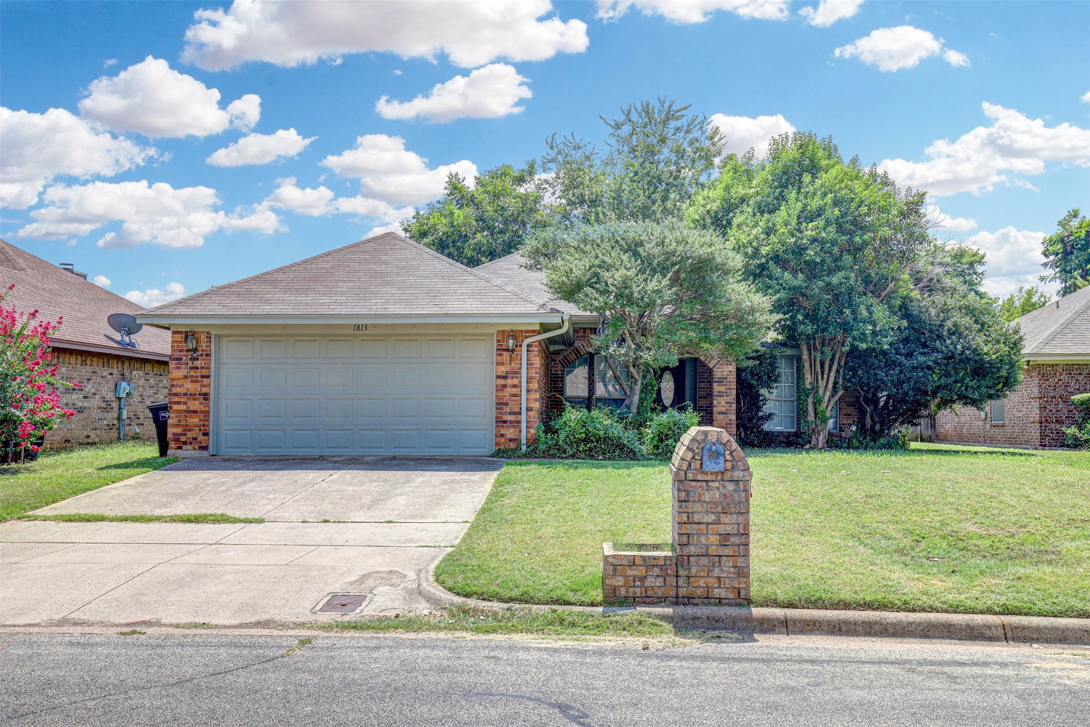 1813 Dorchester Street Fort Worth TX 76134